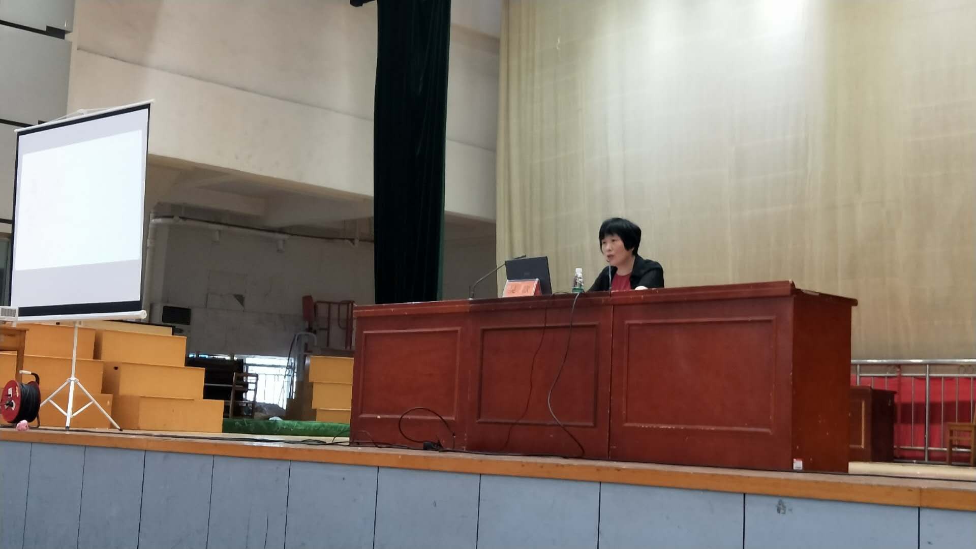 語文分會場，主講專家：南昌二中吳歆老師