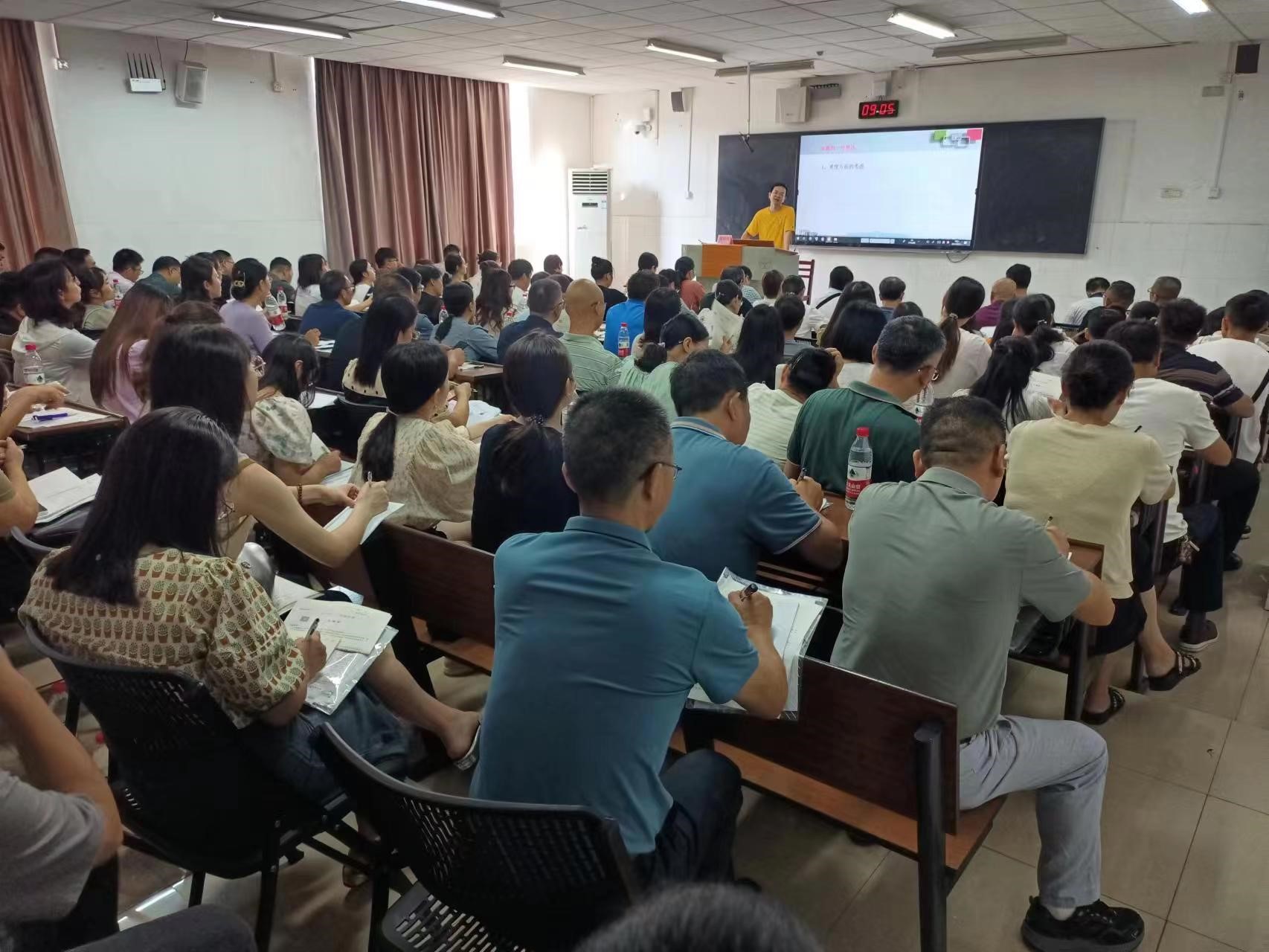 生物分會(huì)場(chǎng)，主講專家：雅禮中學(xué)雷老師